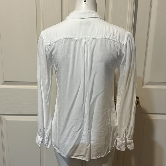 United Colors Of Benetton White Button Down. - Picture 4 of 10